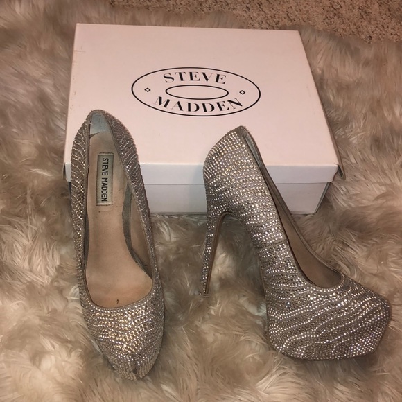 Steve Madden Shoes - Steve Madden